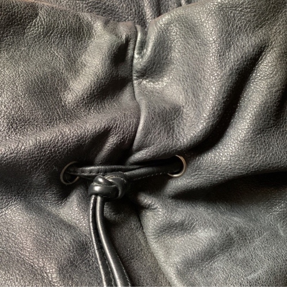 LARGE CHANEL LEATHER TOTE HOBO - Picture 8 of 13